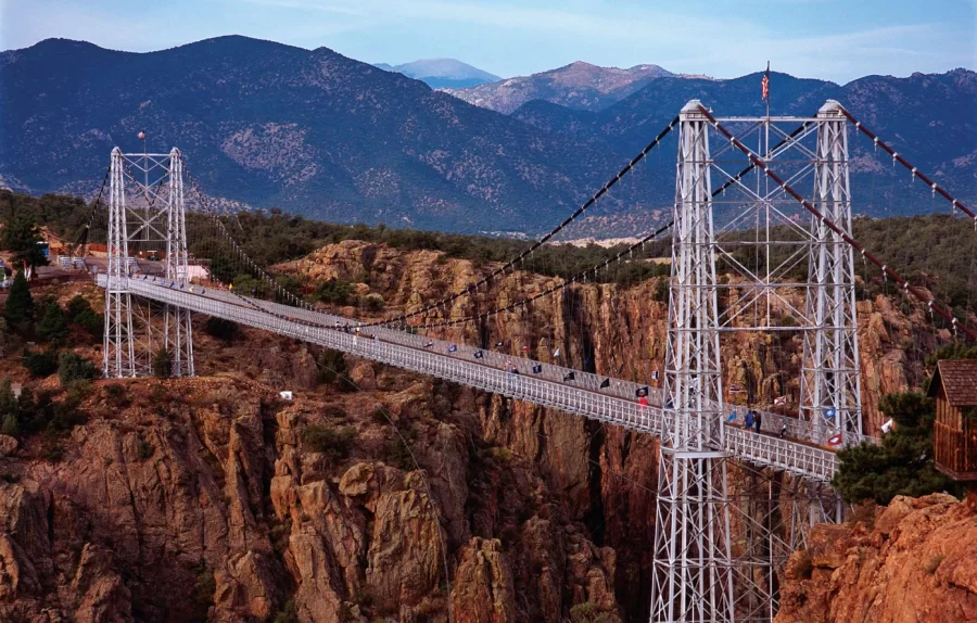 پل رویال جورج (Royal Gorge Bridge) در کلرادو